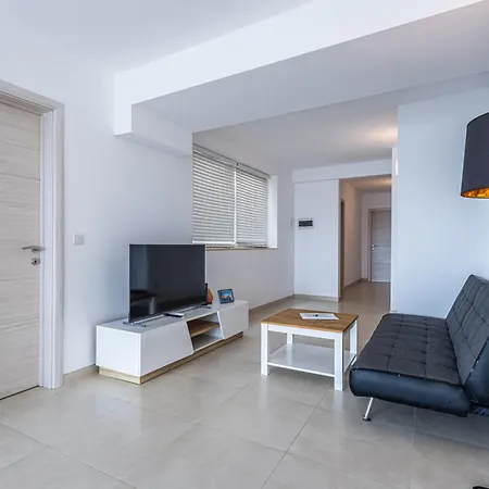 The Hillside Apartman *